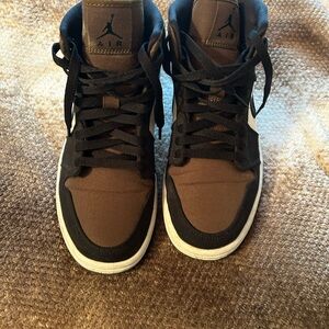 Jordan Women’s Brown and Black Sneakers